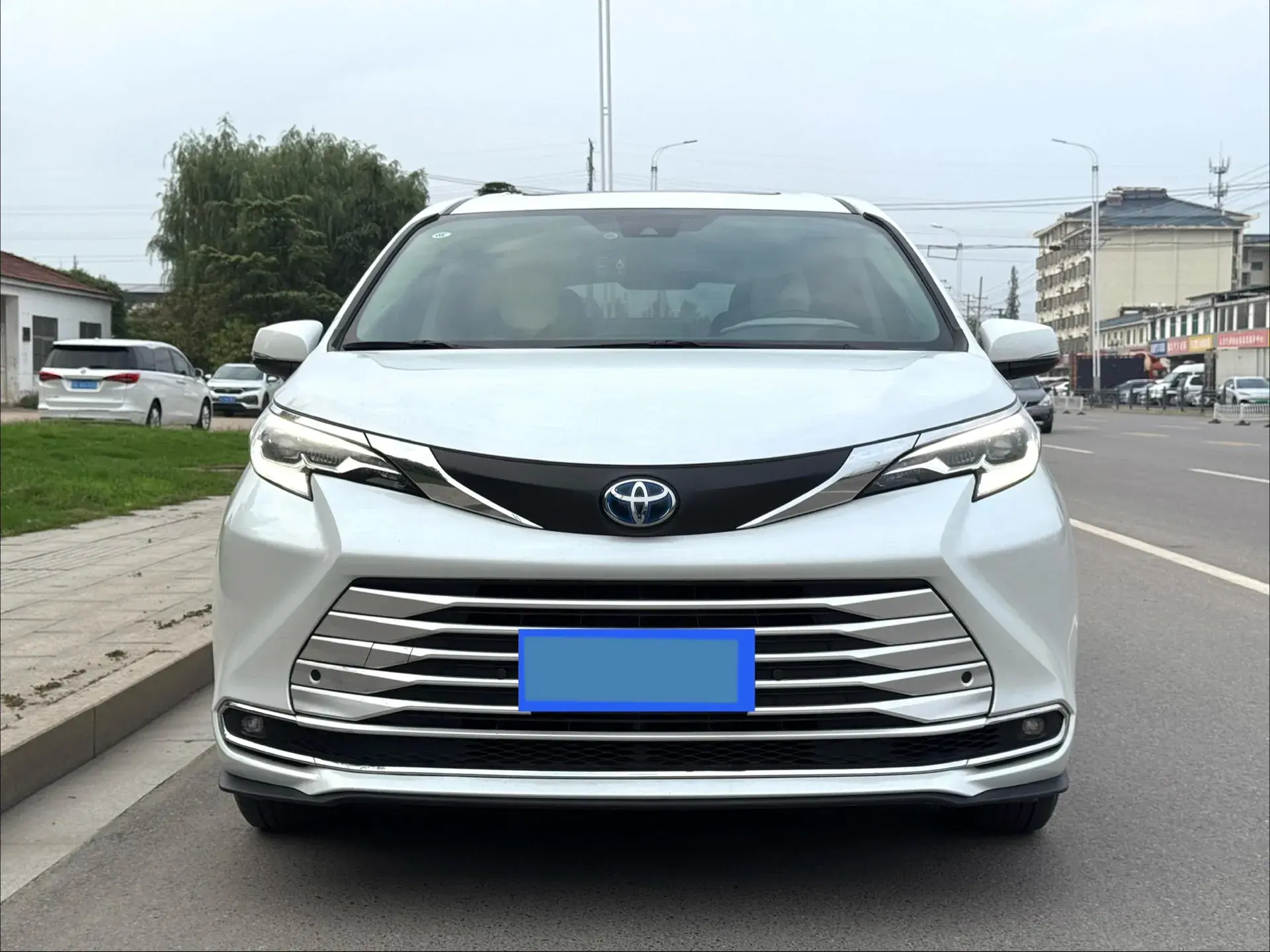 2023 TOYOTA SIENNA thumbnail 3