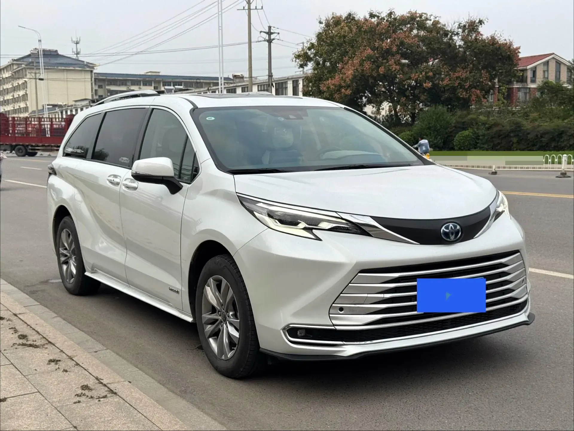 2023 TOYOTA SIENNA thumbnail 2