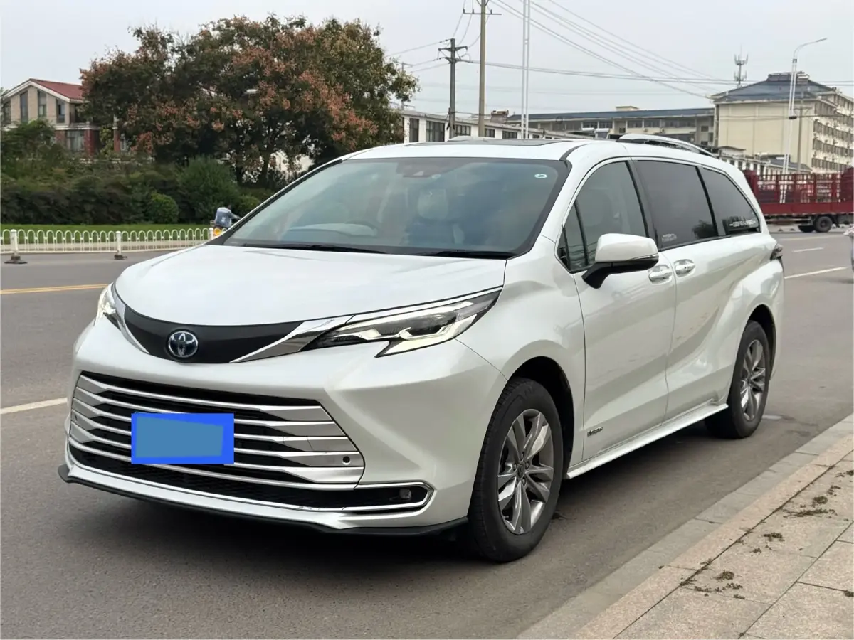 2023 Toyota Sienna 2.5L 189HP L4 E-CVT Hybrid