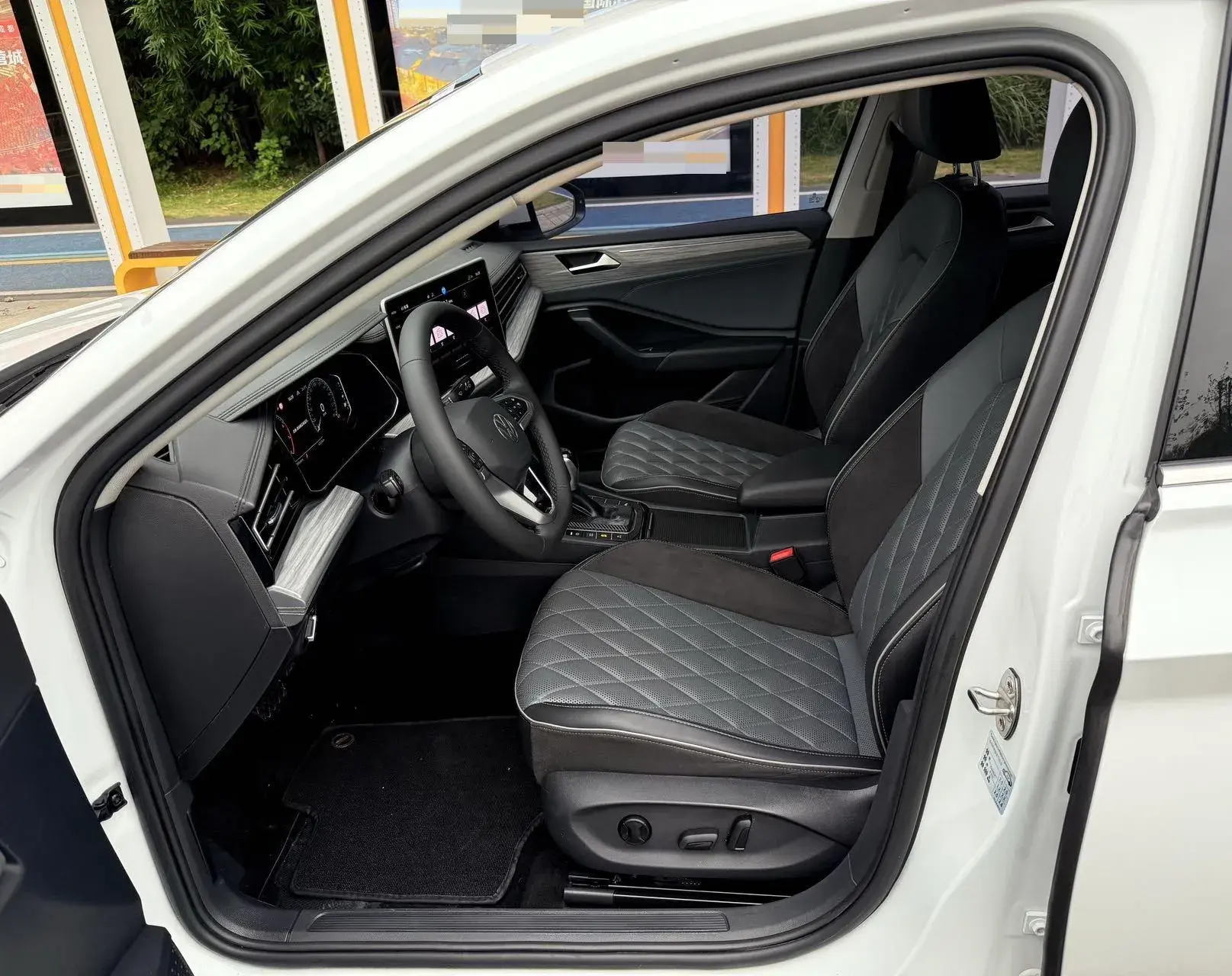 2023 VOLKSWAGEN SAGITAR thumbnail 4