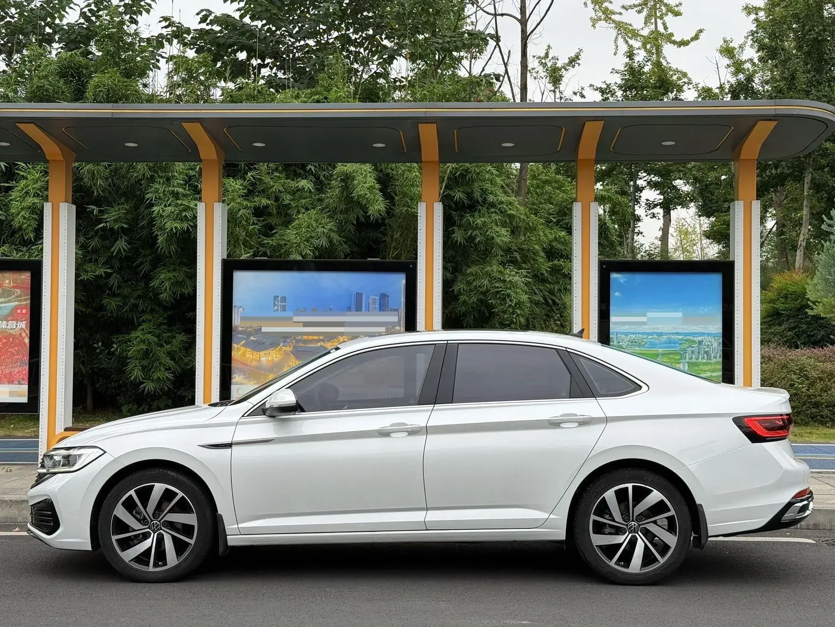 2023 VOLKSWAGEN SAGITAR thumbnail 2