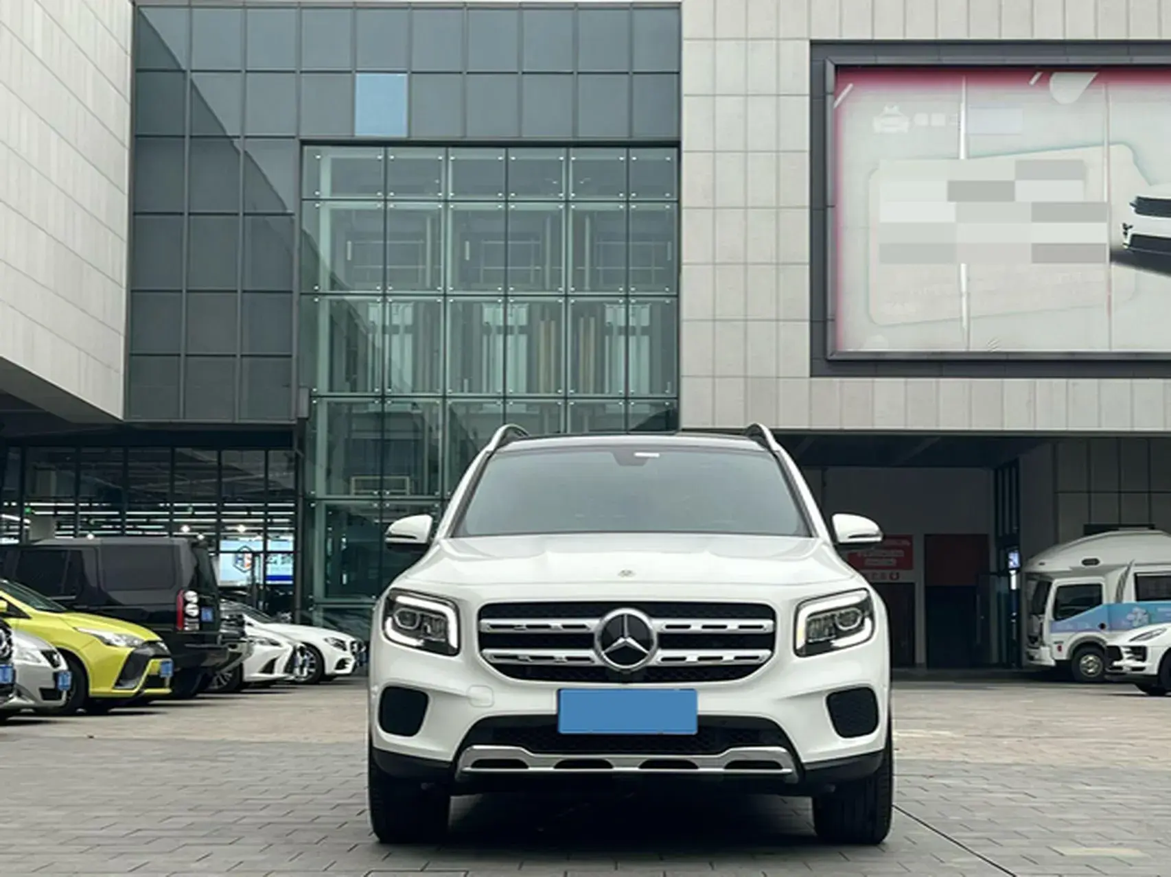 2023 MERCEDES-BENZ GLB thumbnail 2