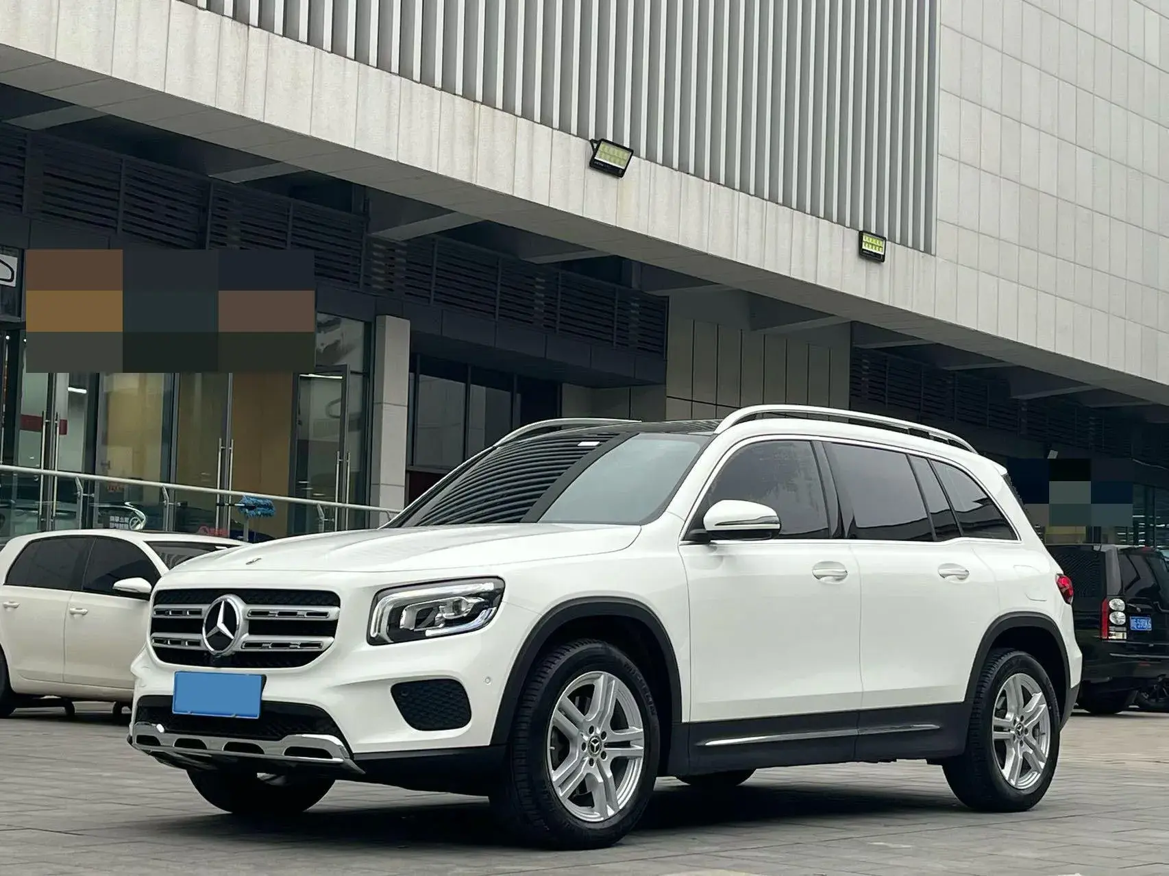 2023 MERCEDES-BENZ GLB view 1