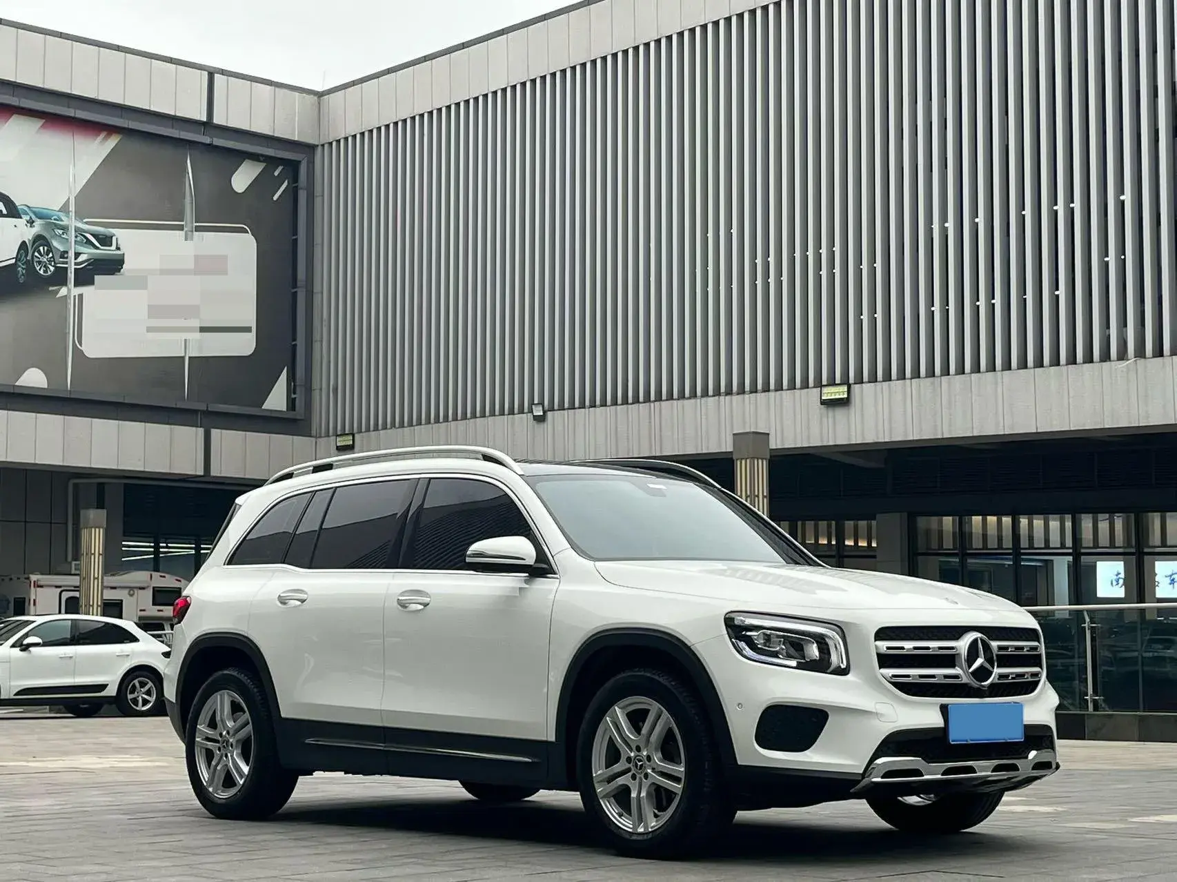 2023 MERCEDES-BENZ GLB thumbnail 3