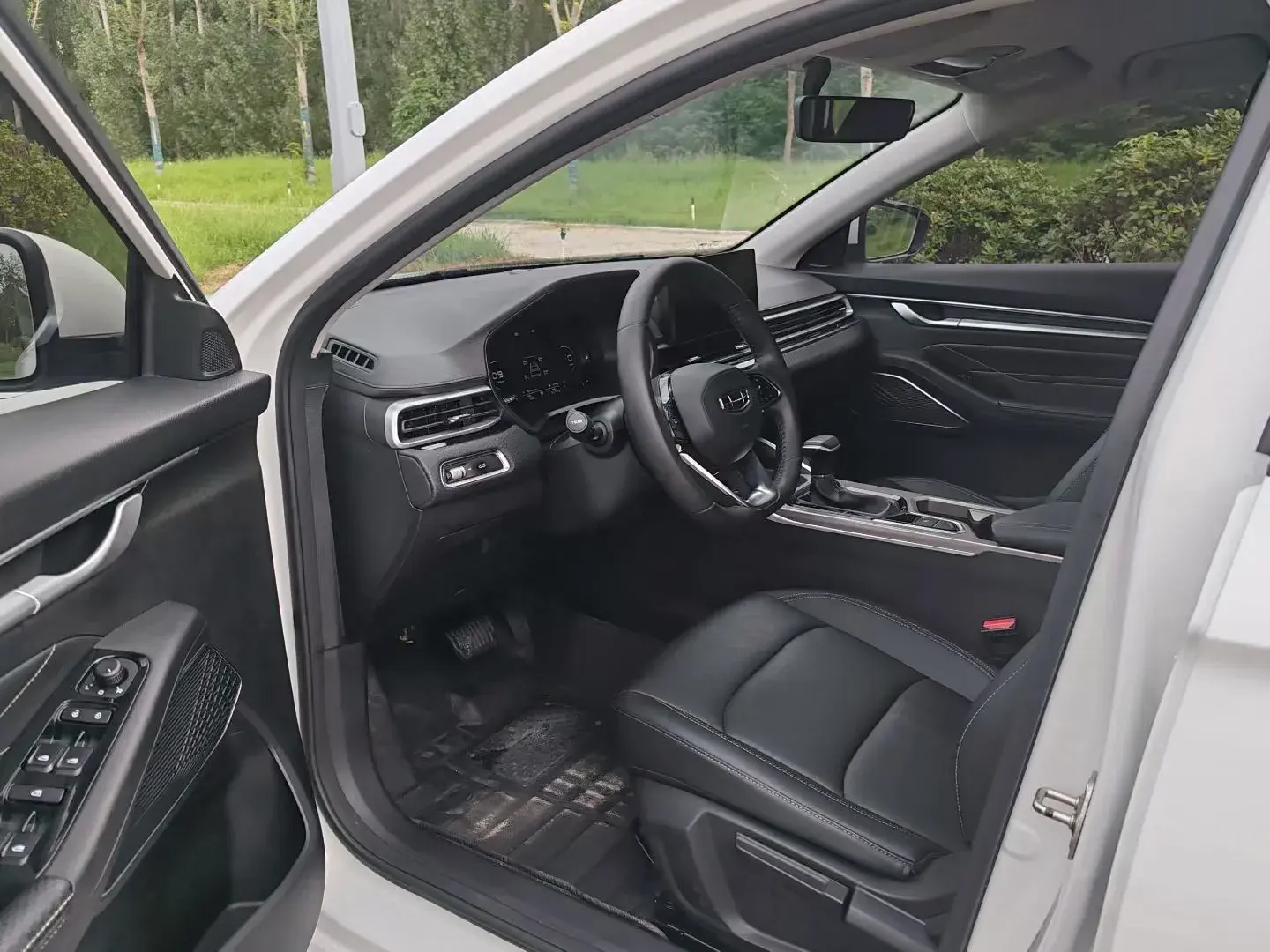 2022 GEELY EMGRAND thumbnail 4