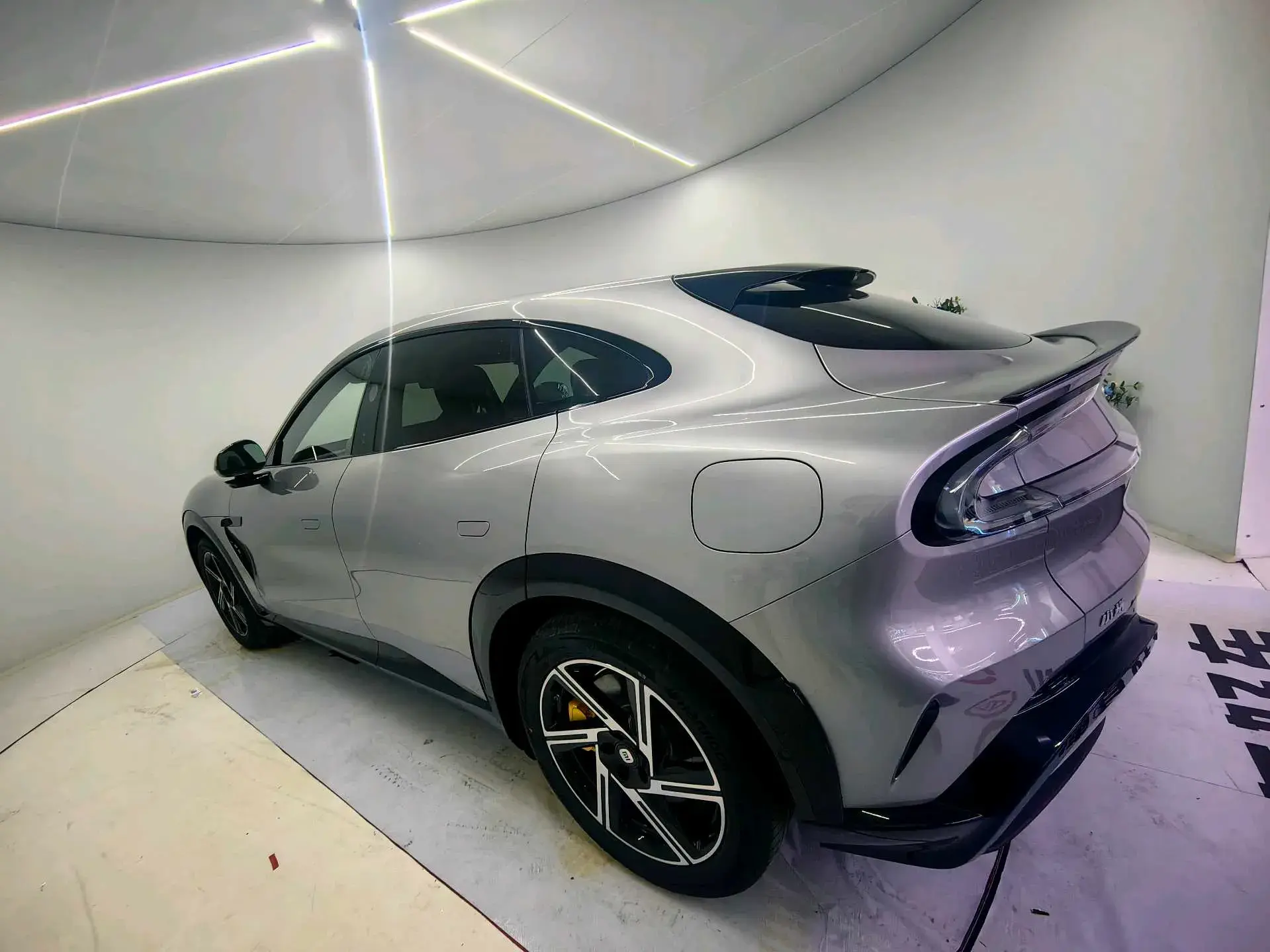 2025 MI YU7 thumbnail 4