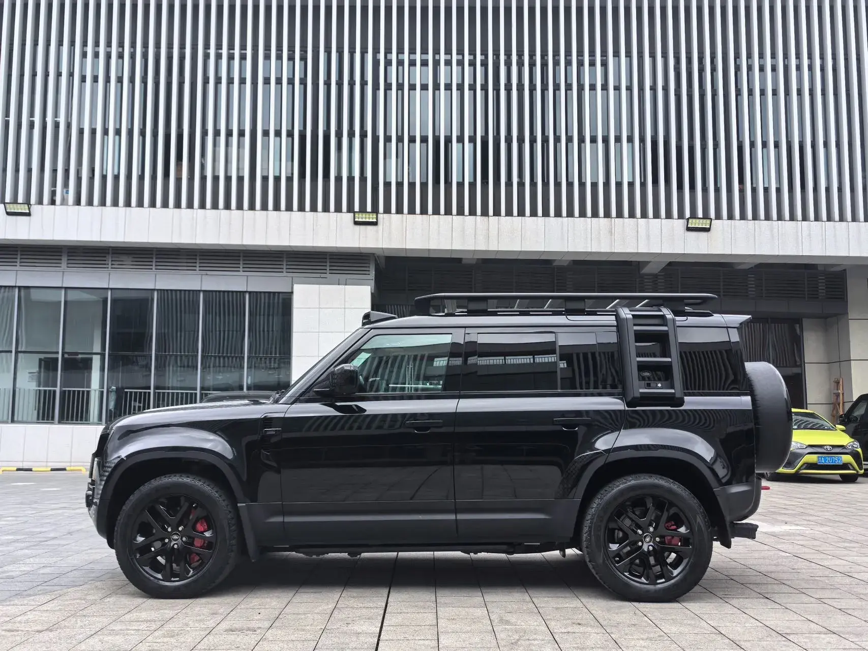 2020 LAND ROVER thumbnail 3