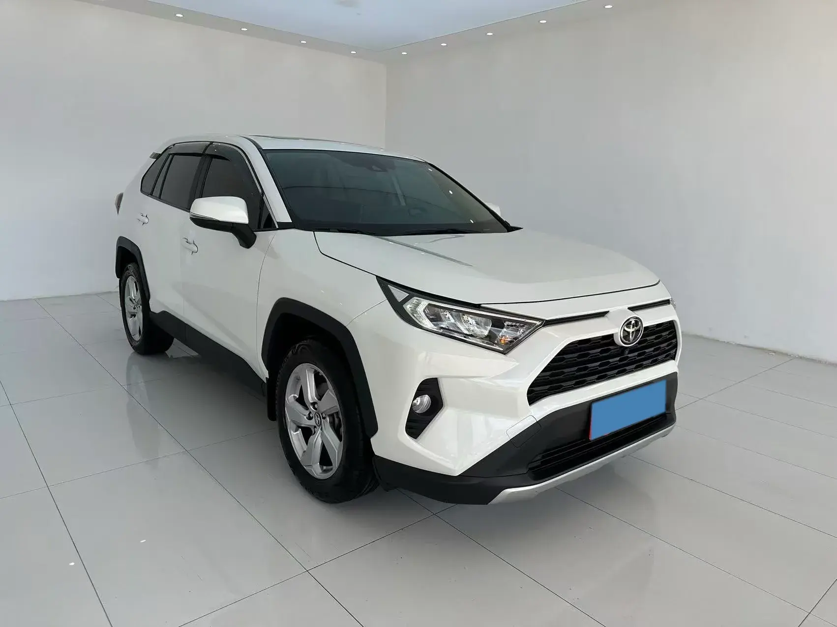 2020 TOYOTA RAV4 thumbnail 3