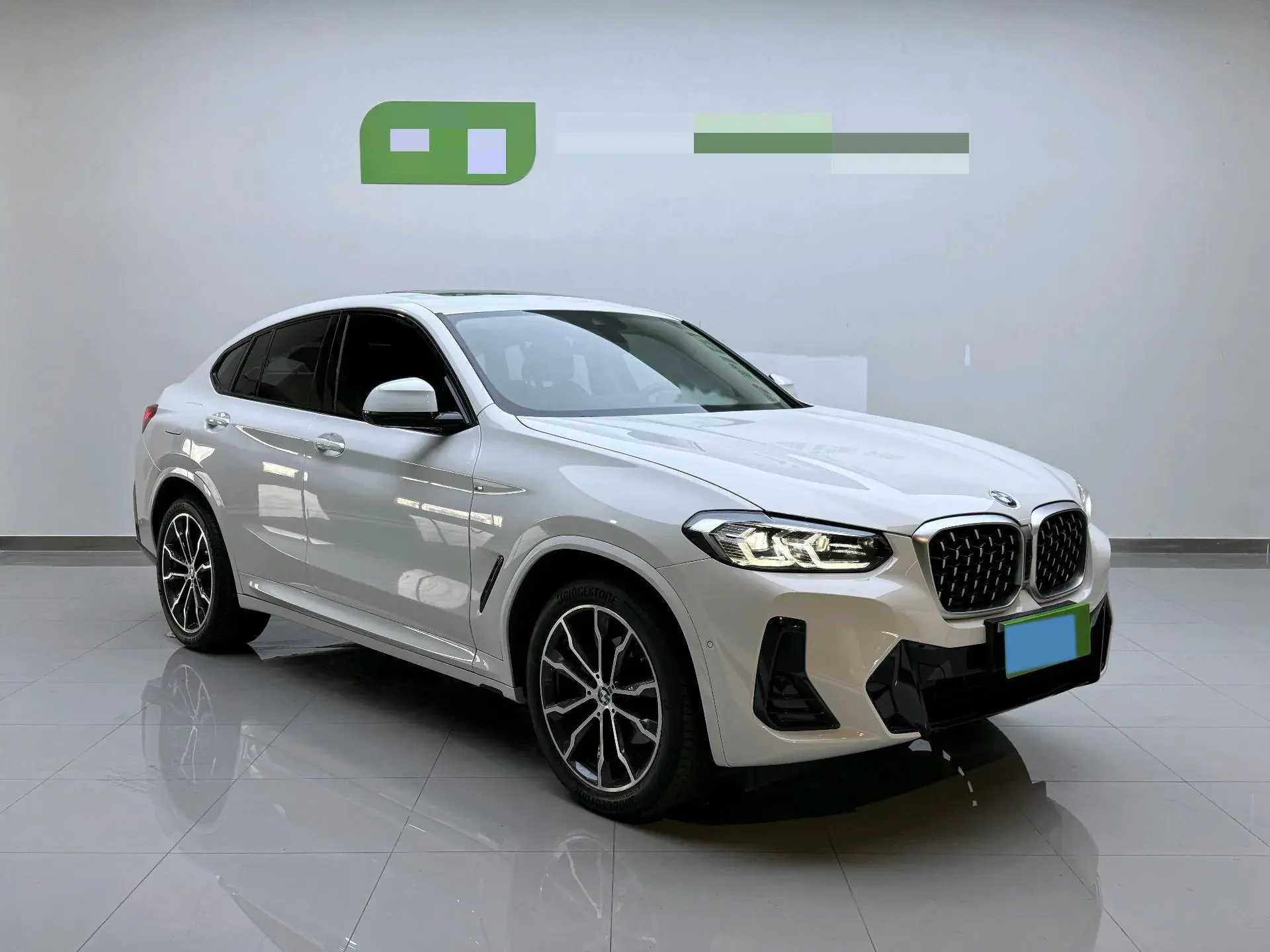 2022 BMW X4 thumbnail 3