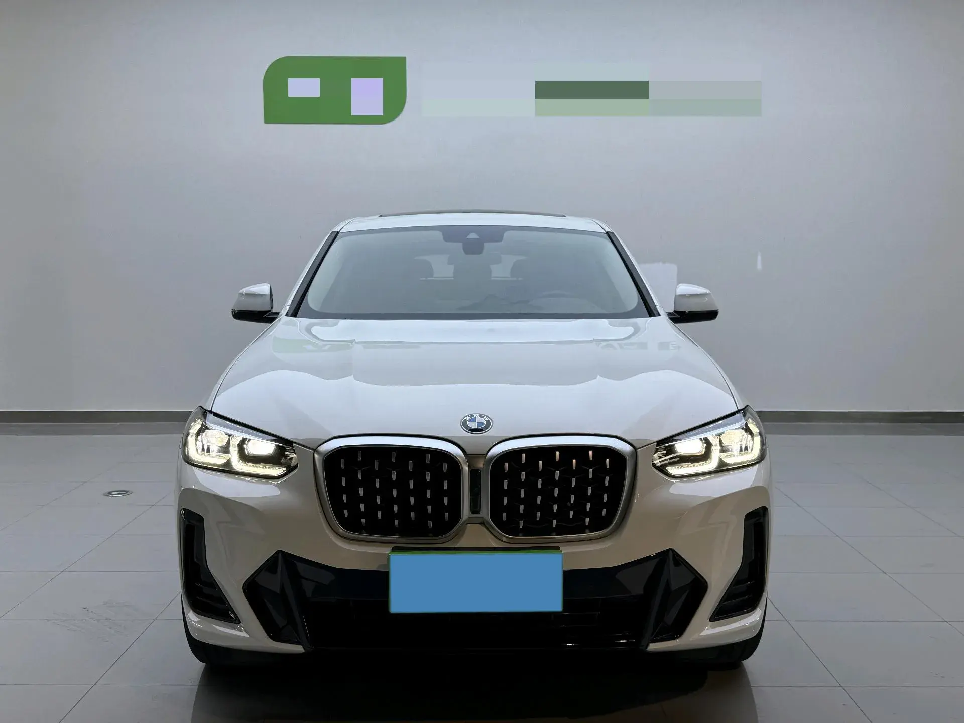 2022 BMW X4 thumbnail 2