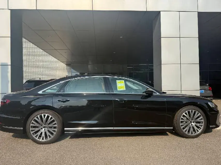 2025 AUDI A8 thumbnail 4
