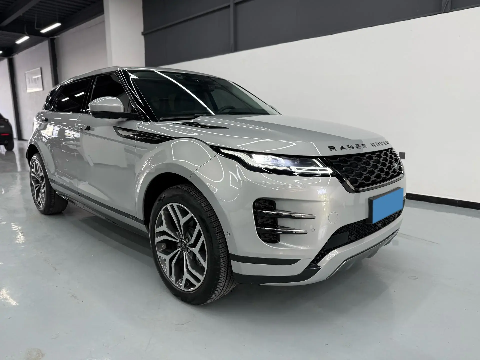 2021 LAND ROVER thumbnail 3