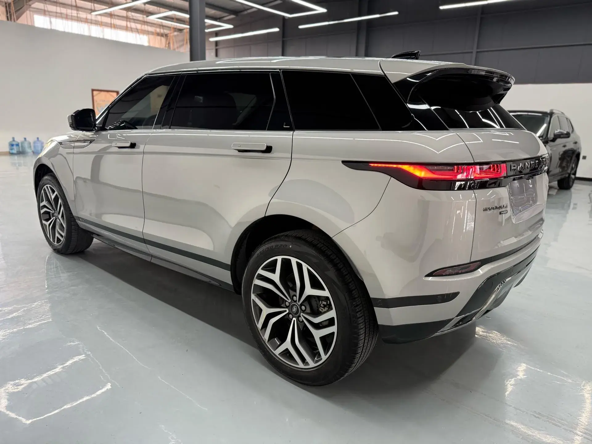 2021 LAND ROVER thumbnail 4
