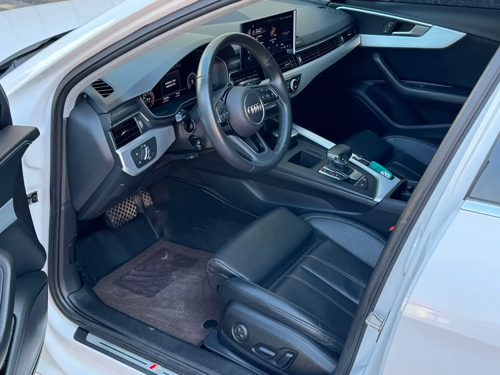 2020 AUDI A4L thumbnail 3