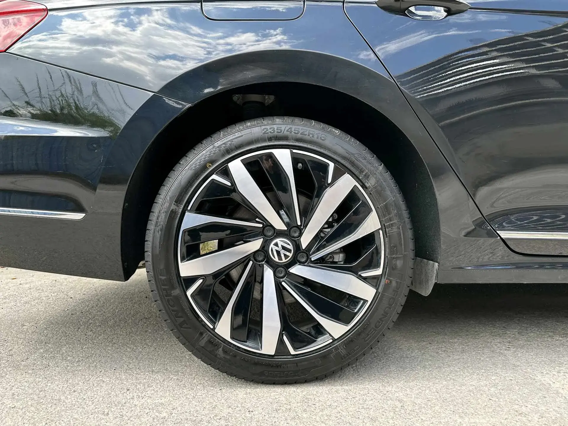 2025 VOLKSWAGEN PASSAT thumbnail 4