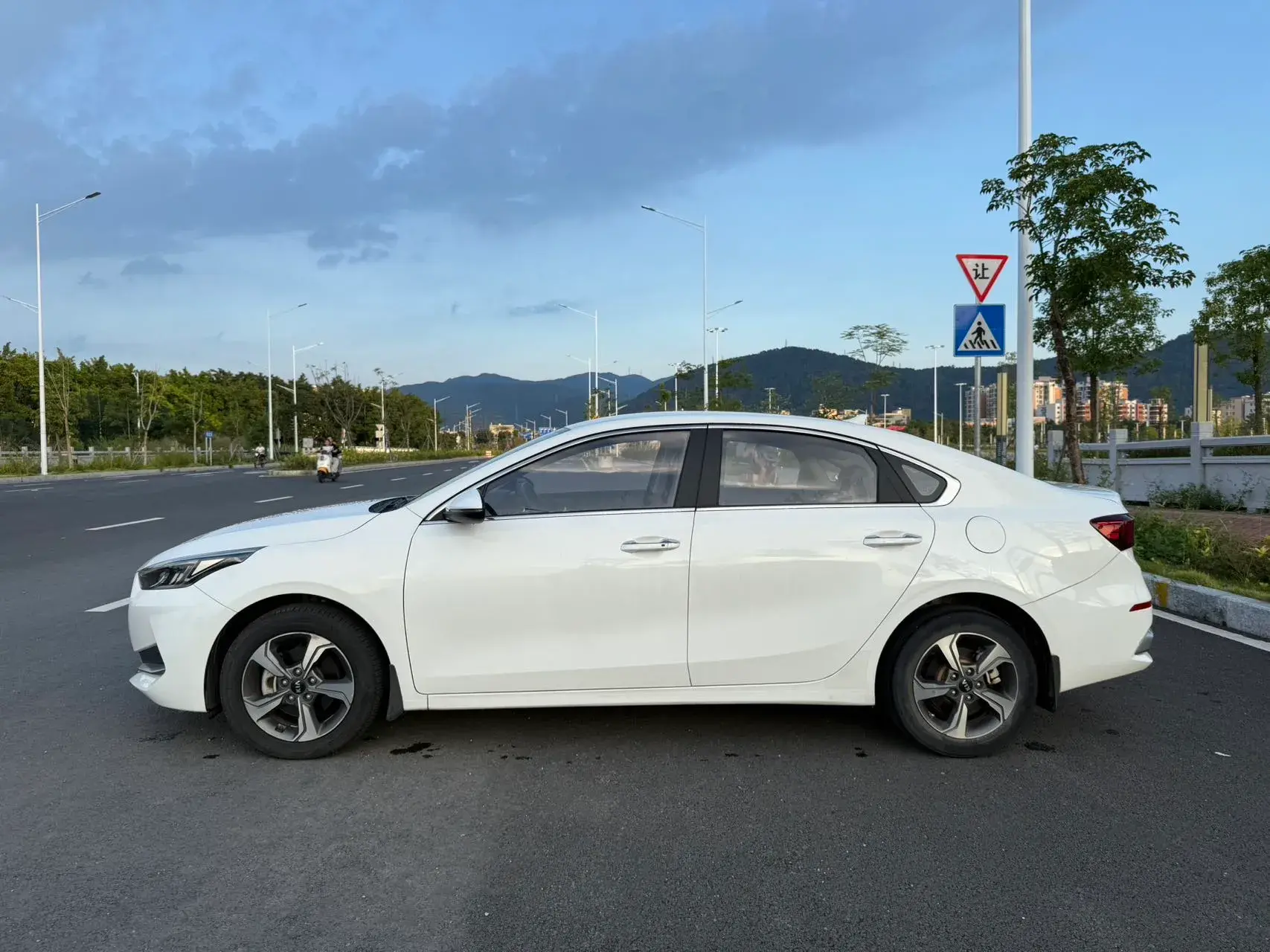 2019 KIA K3 thumbnail 4