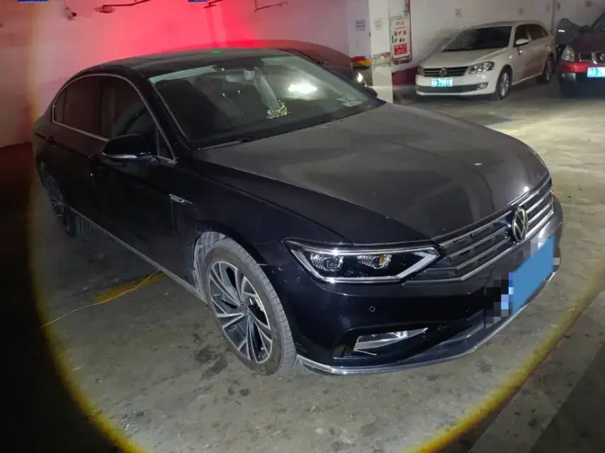 2021 VOLKSWAGEN MAGOTAN thumbnail 3