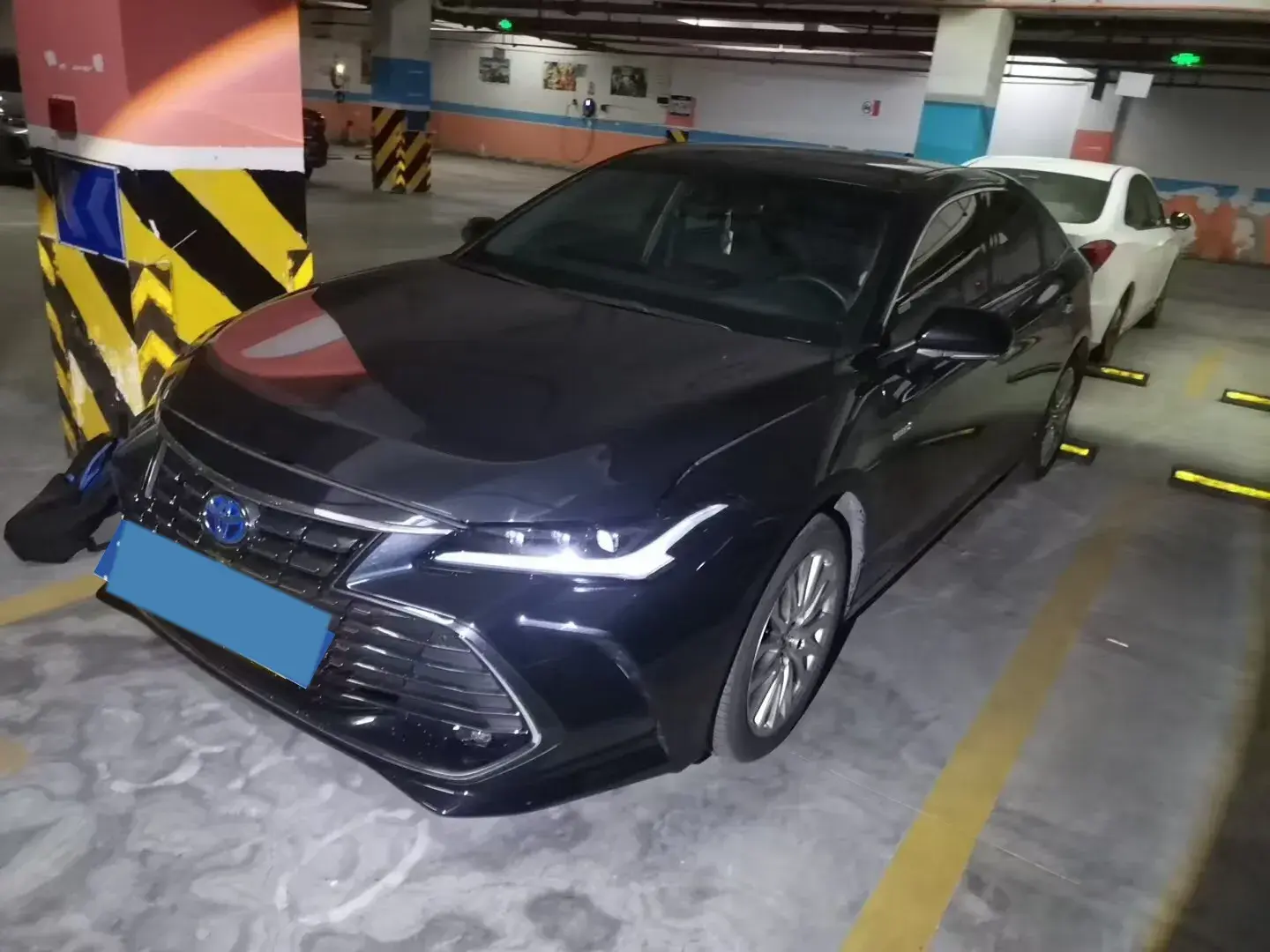 2023 TOYOTA AVALON view 1