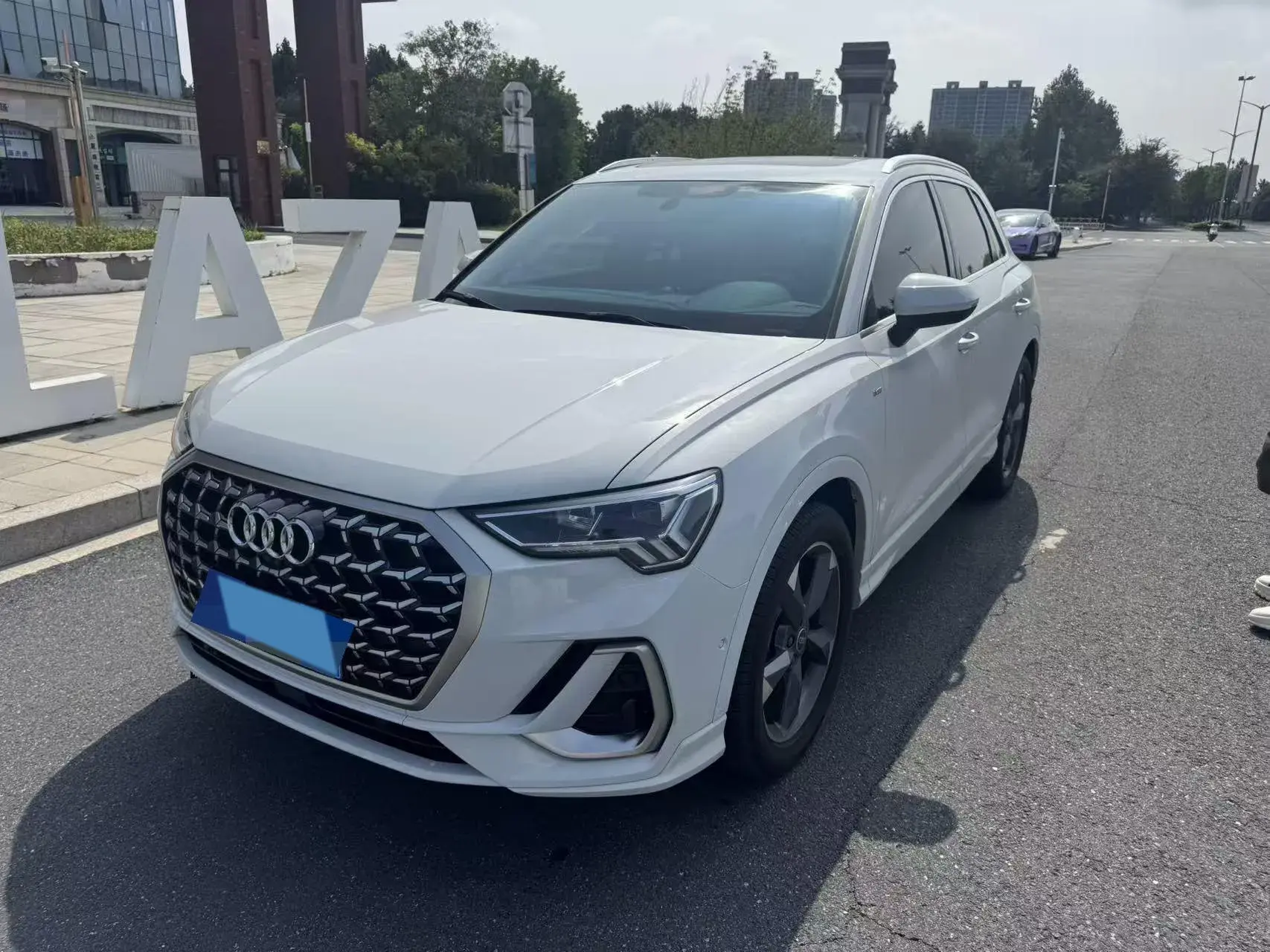 2024 AUDI Q2L view 1