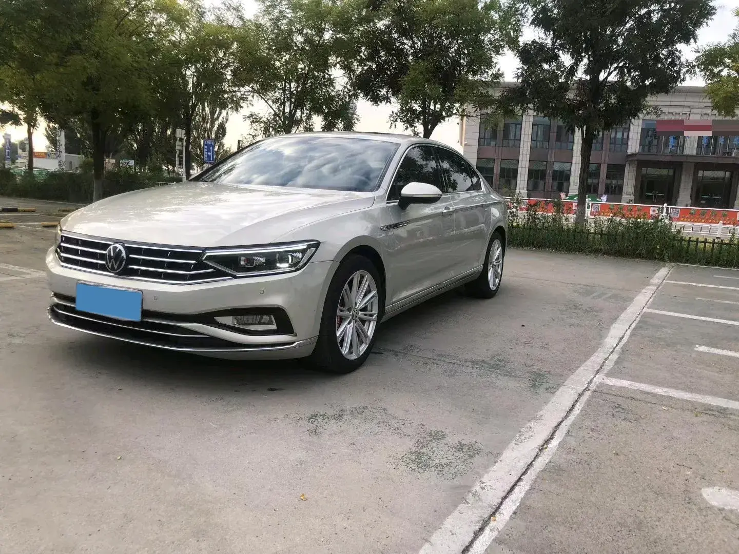 2020 VOLKSWAGEN MAGOTAN view 1