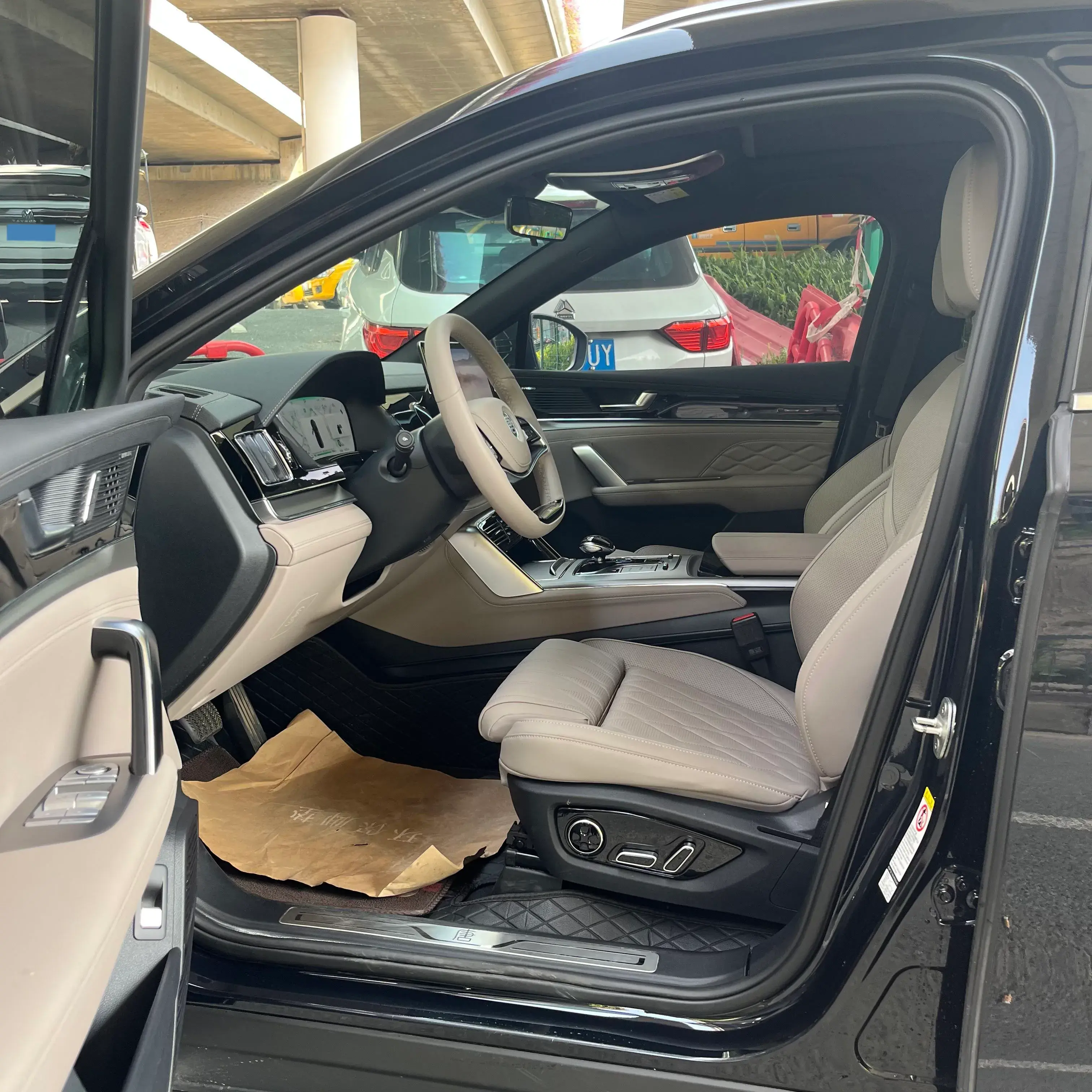 2024 BYD TANG thumbnail 4