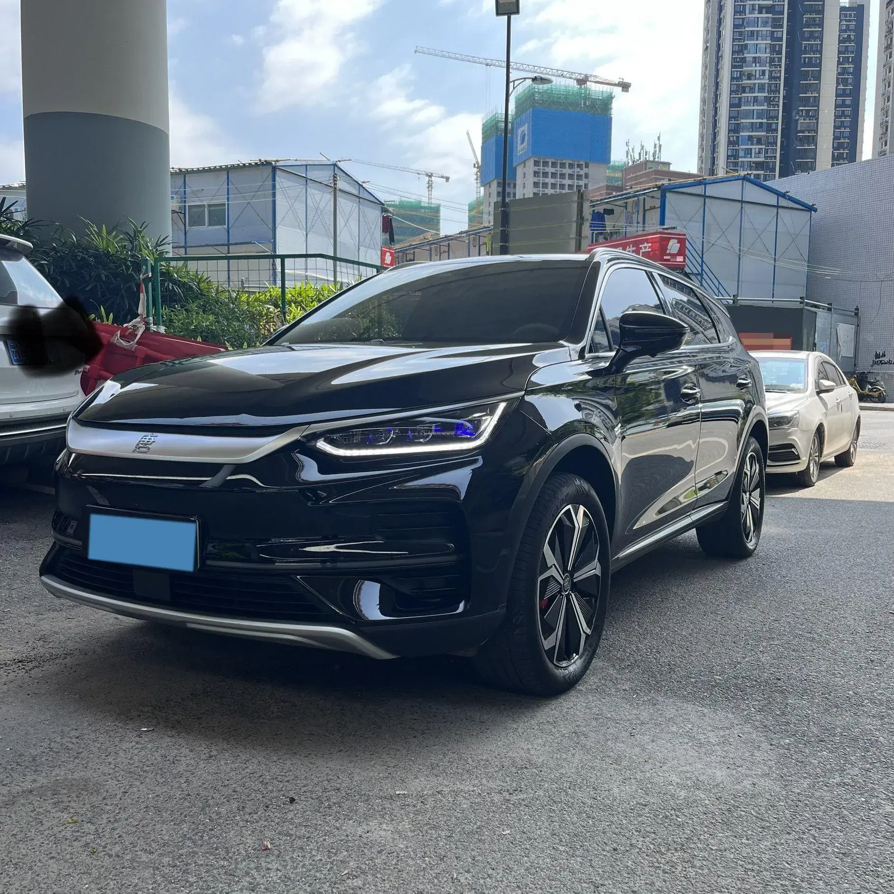 2024 BYD TANG view 1