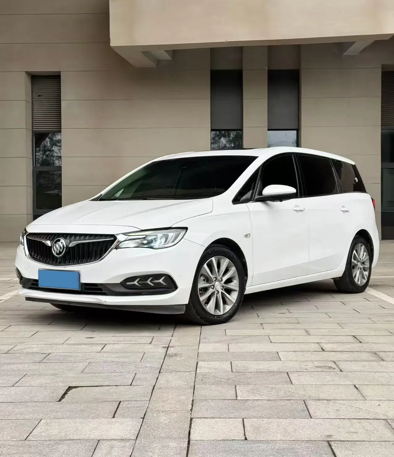 2019 BUICK GL6 view 1
