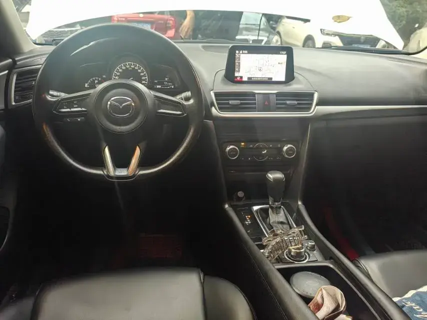 2017 MAZDA 3 thumbnail 4