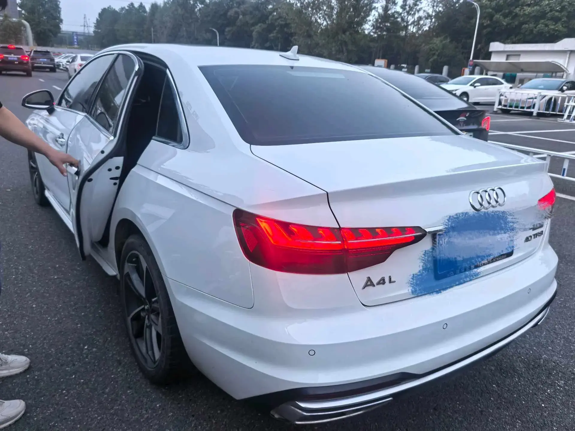 2020 AUDI A4L thumbnail 3