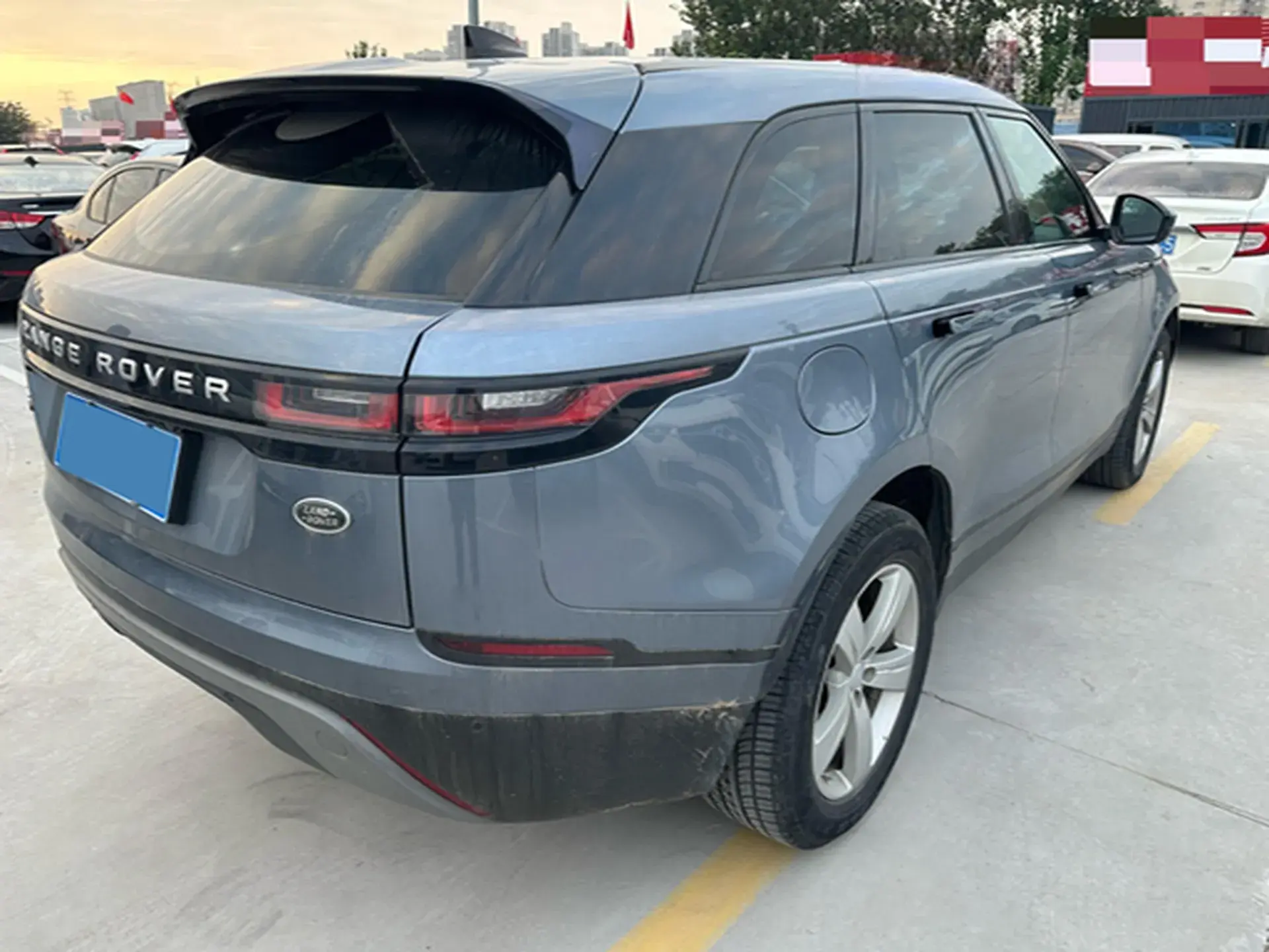 2018 LAND ROVER thumbnail 3