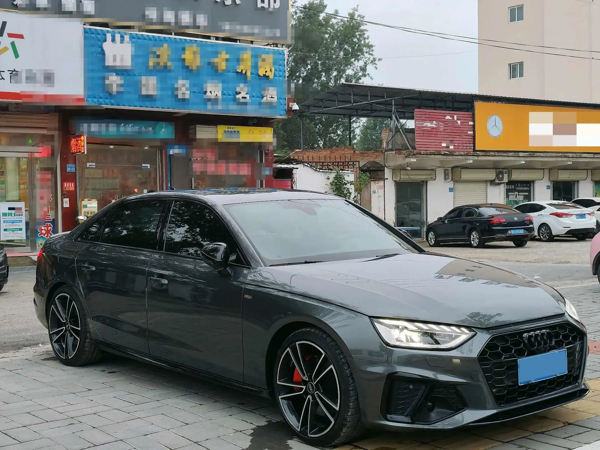 2023 AUDI A4L thumbnail 3