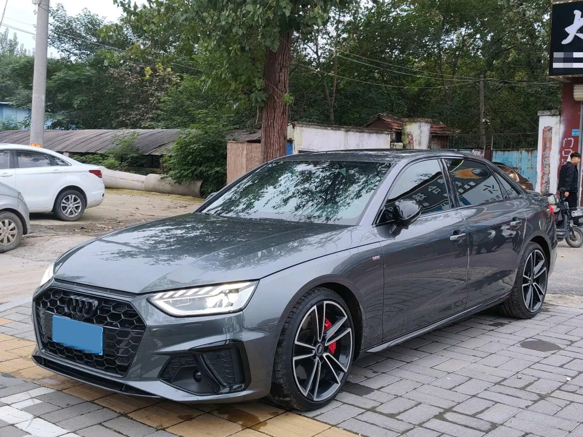 2023 AUDI A4L view 1