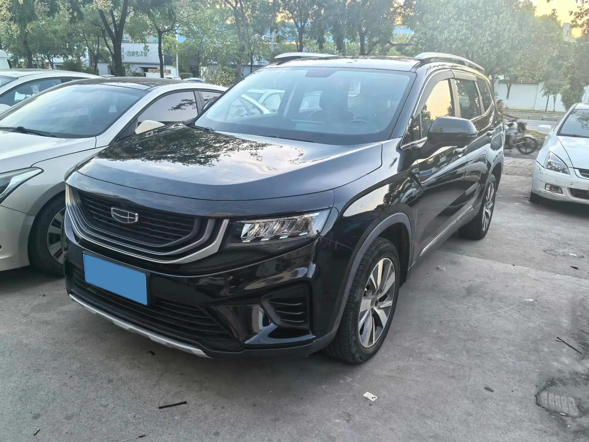 2020 GEELY OKAVANGO view 1