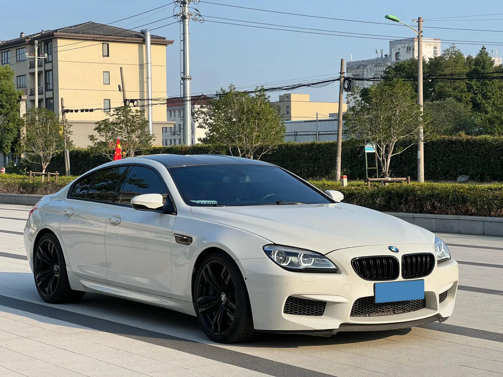 2015 BMW M6 thumbnail 3