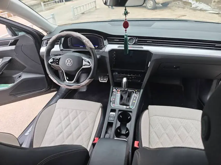 2023 VOLKSWAGEN MAGOTAN thumbnail 2