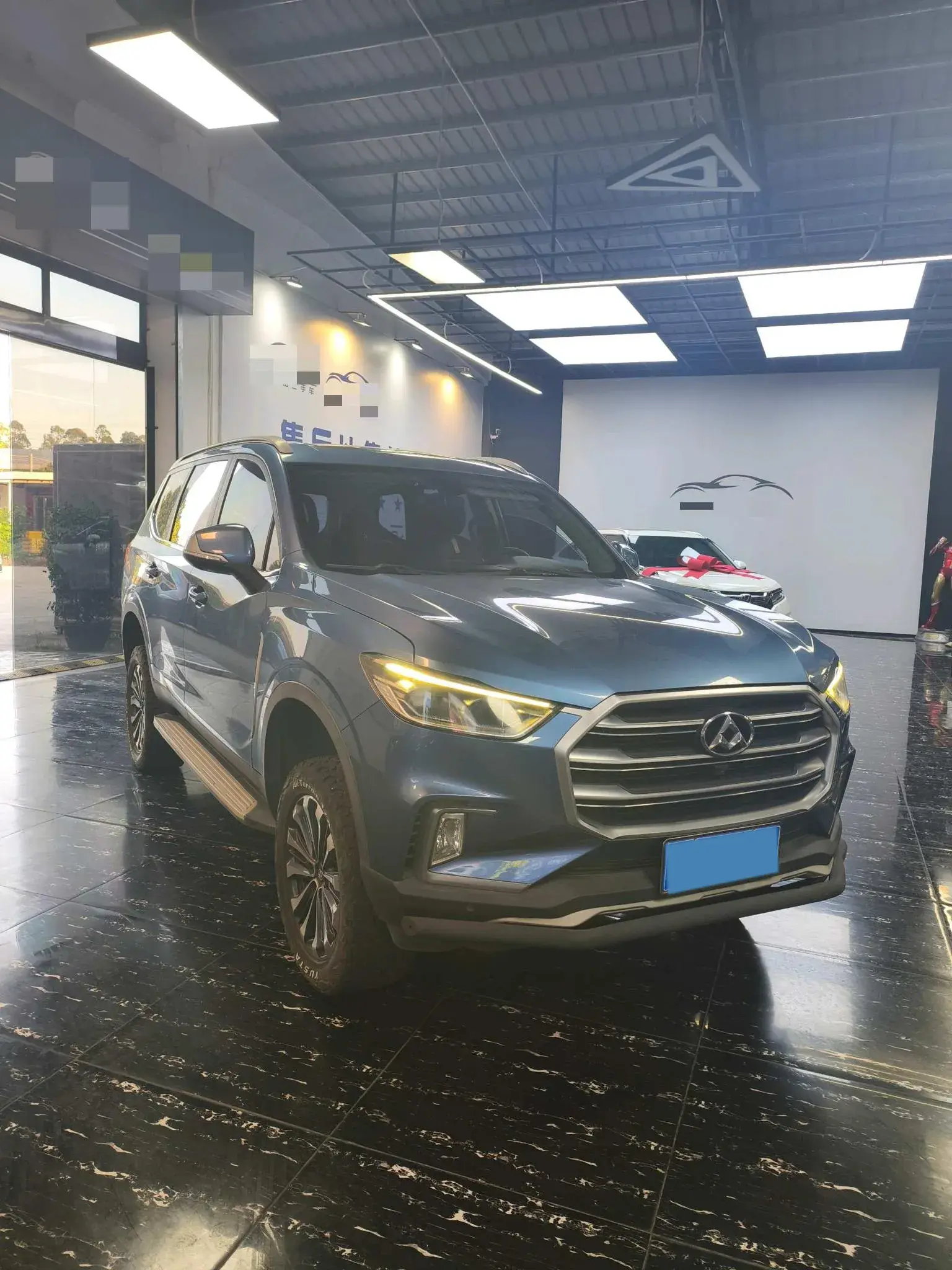 2017 MAXUS D90 thumbnail 2