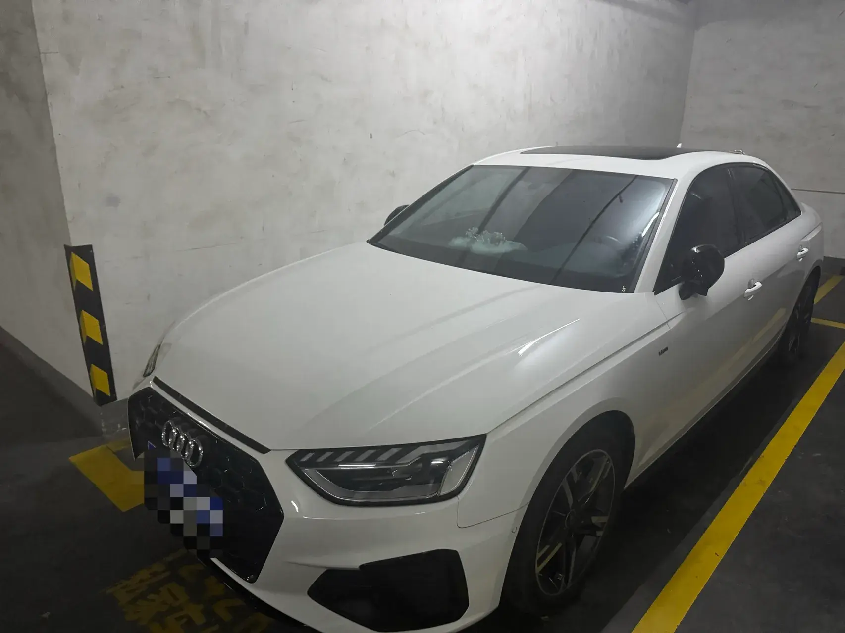 2022 AUDI A4L view 1