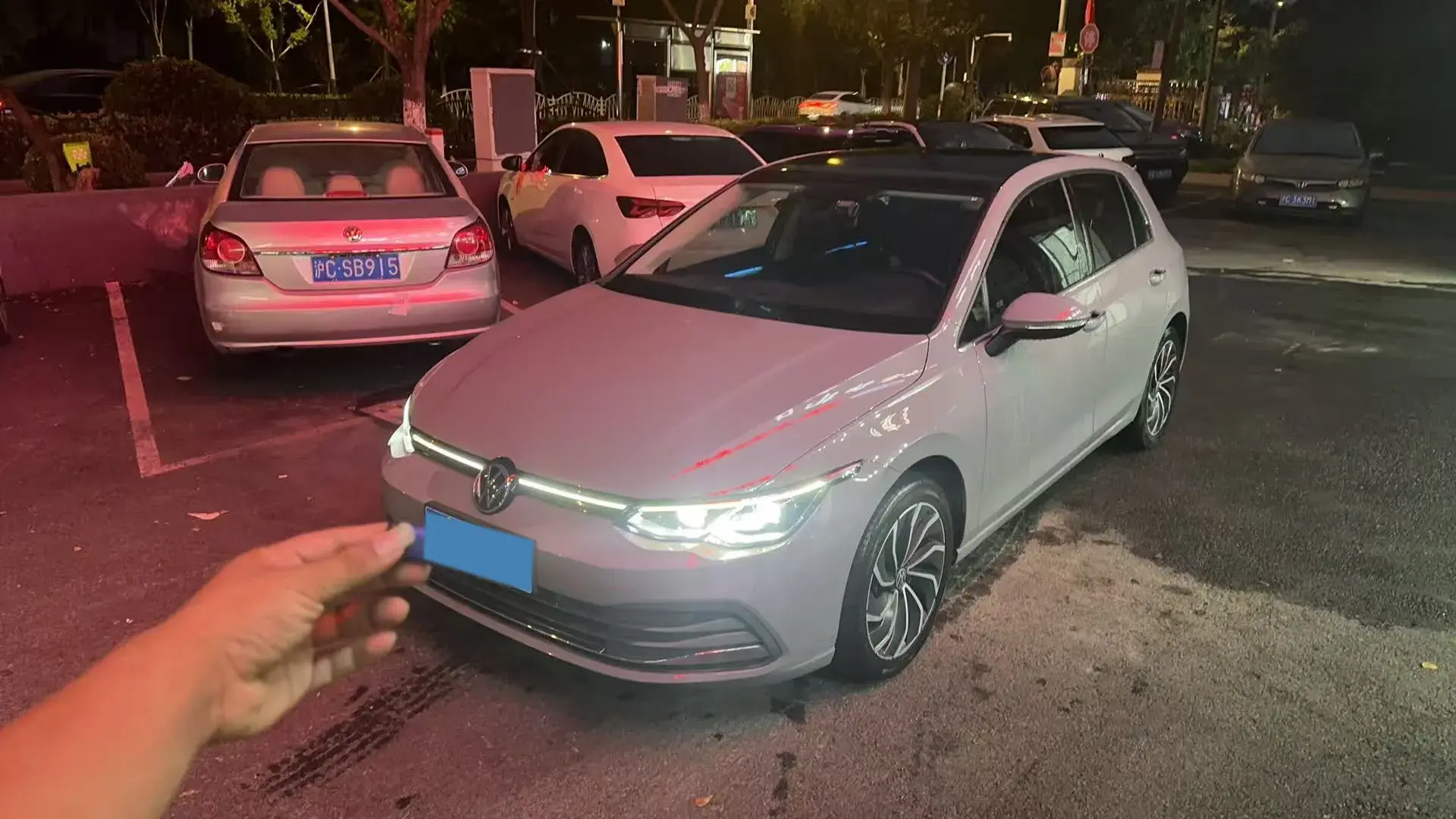 2021 VOLKSWAGEN GOLF view 1