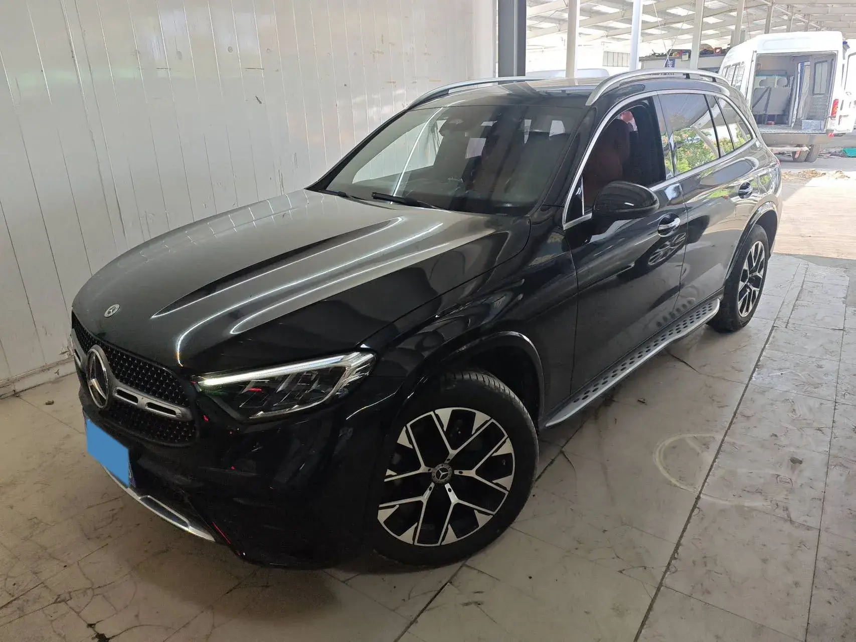 2023 MERCEDES-BENZ GLC view 1