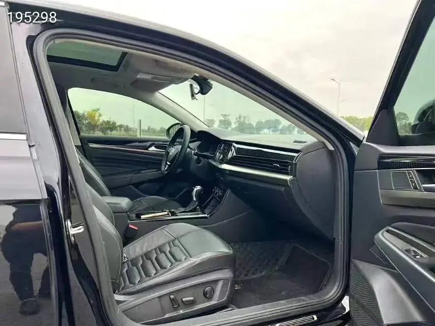 2020 VOLKSWAGEN PASSAT thumbnail 3