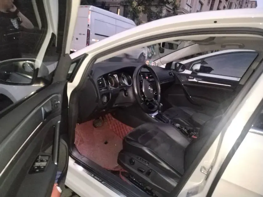 2018 VOLKSWAGEN GOLF thumbnail 4