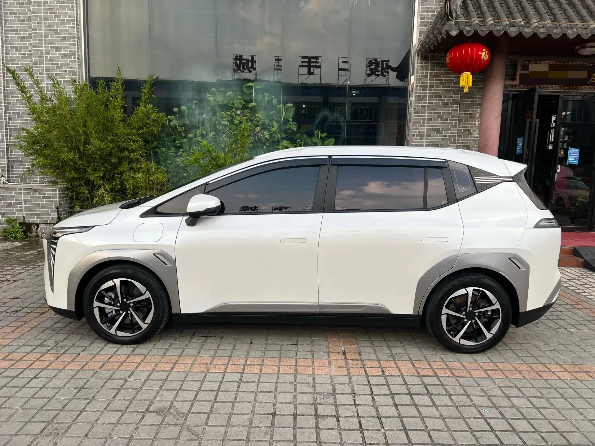 2023 AION Y thumbnail 4