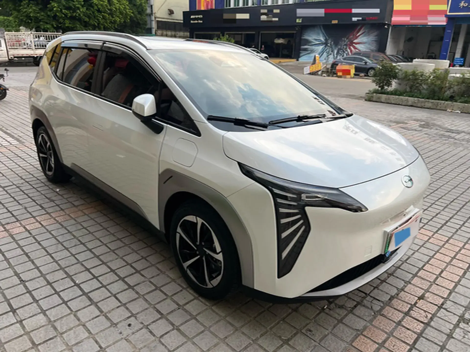 2023 AION Y thumbnail 3