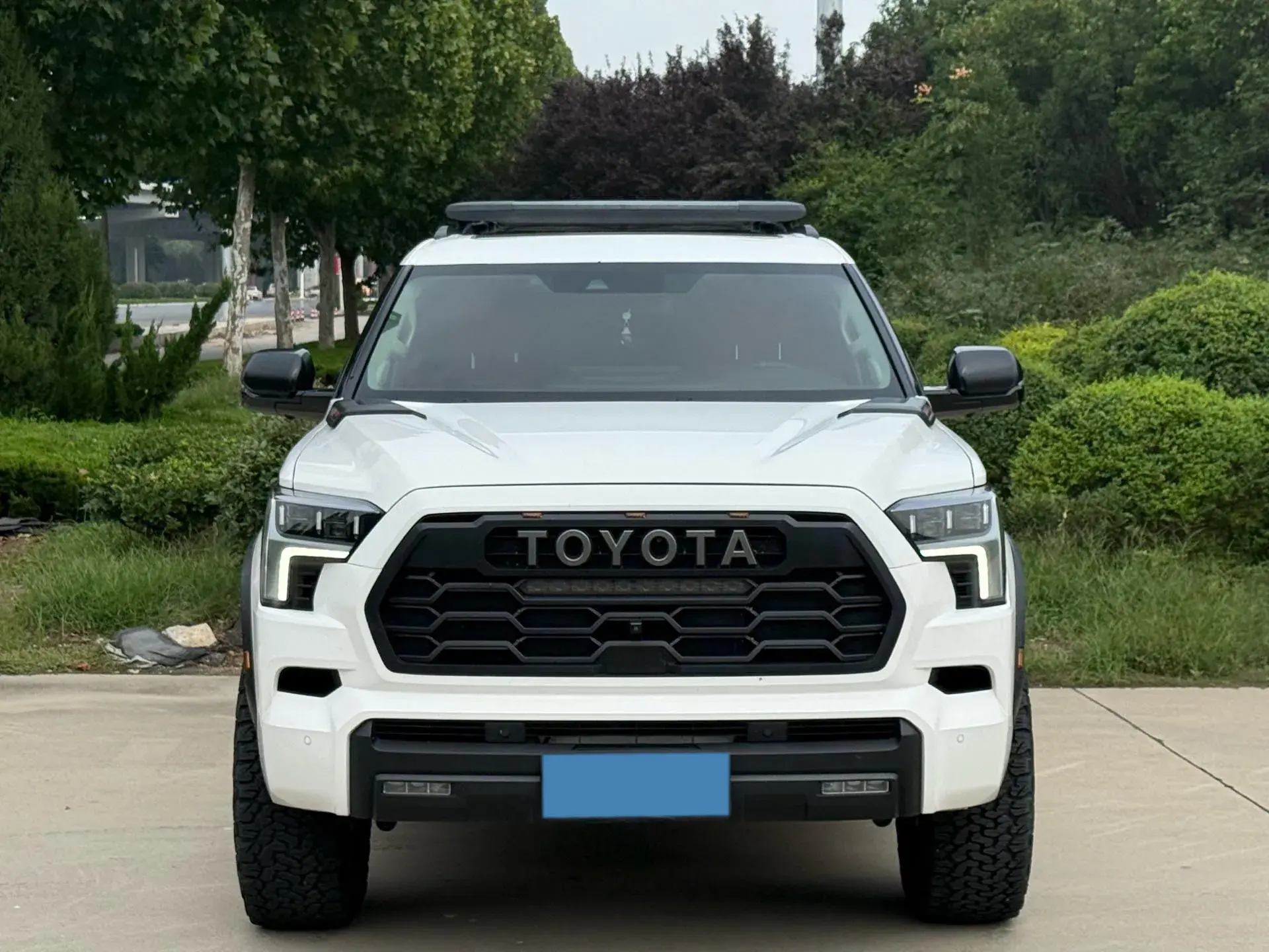 2023 HONGQI H5 thumbnail 2