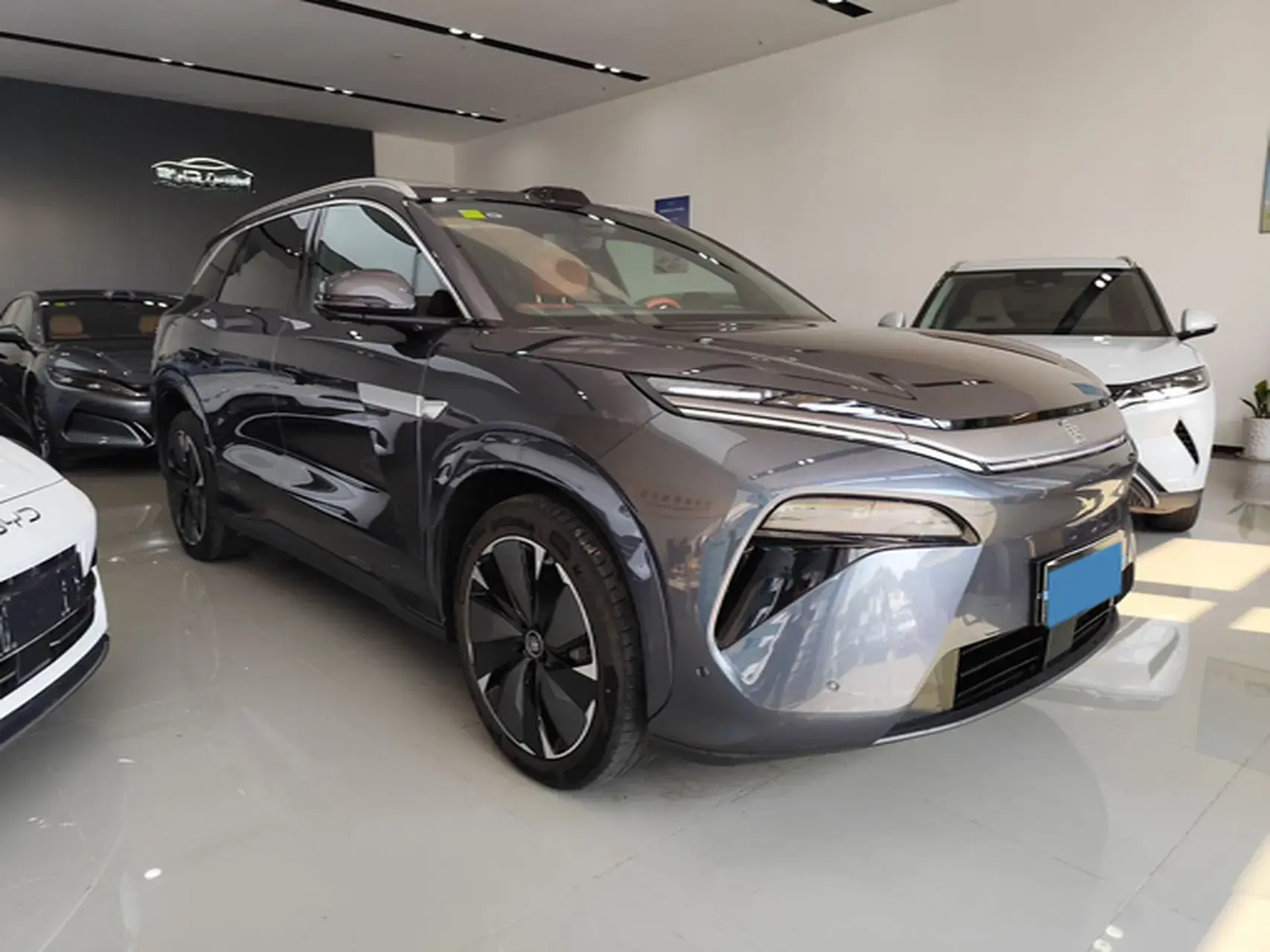 2025 BYD TANGL thumbnail 3