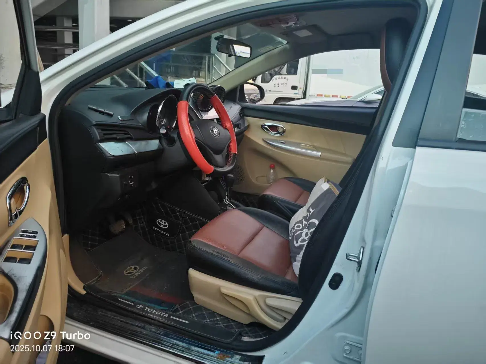 2017 TOYOTA YARIS thumbnail 4