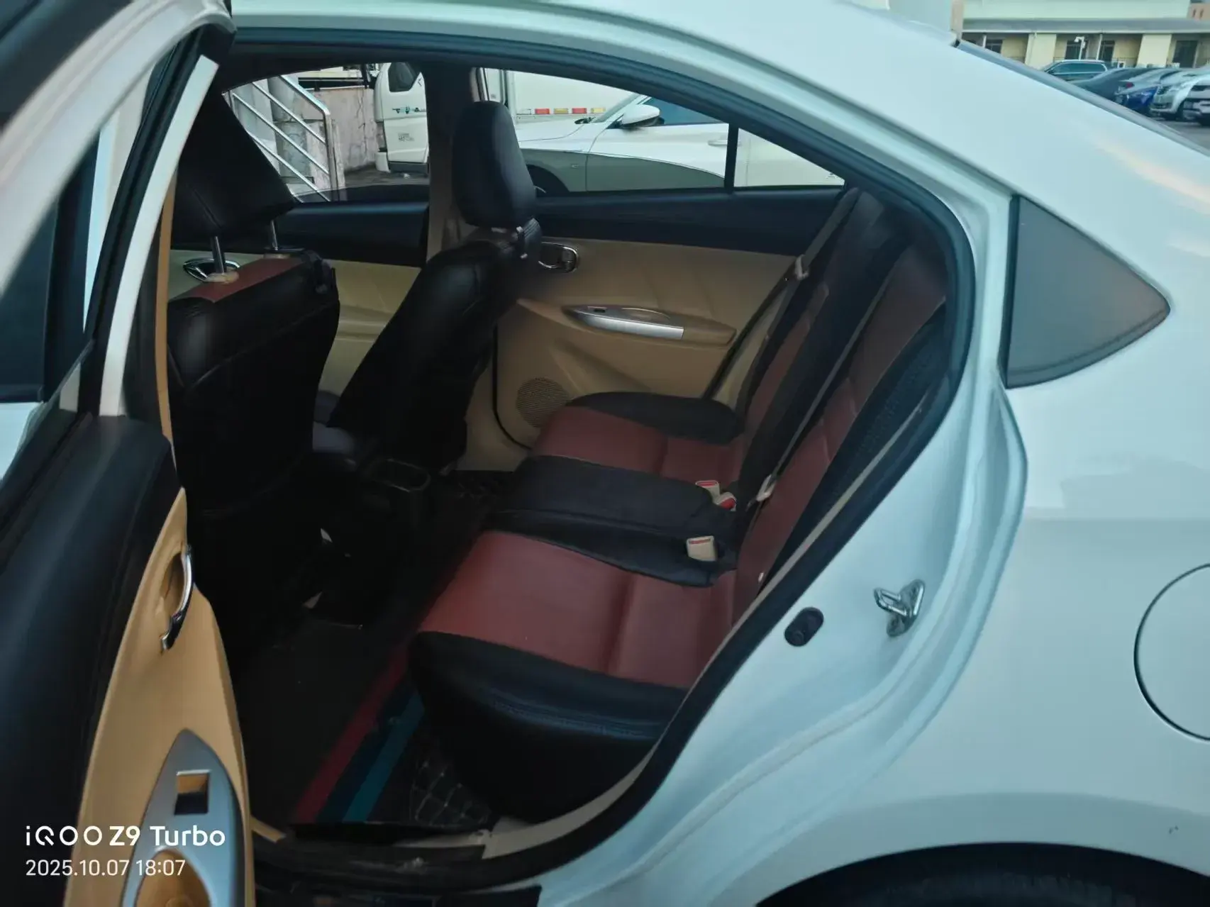 2017 TOYOTA YARIS thumbnail 3