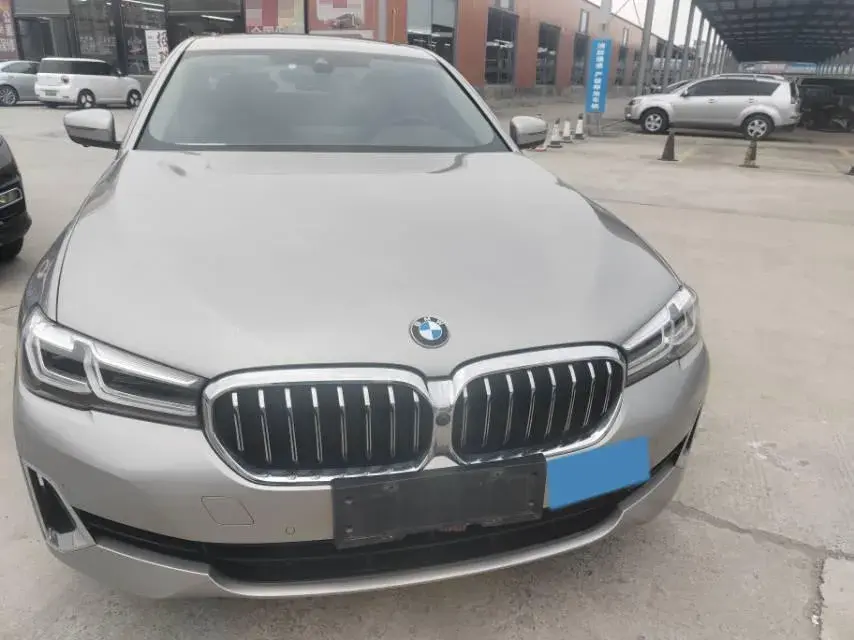 2021 BMW 5 thumbnail 3