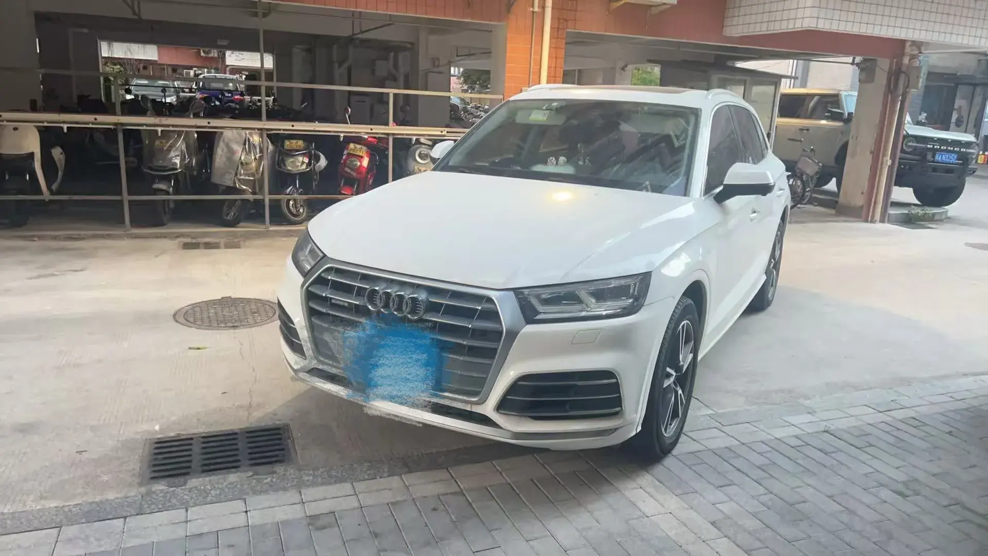 2020 AUDI Q5L view 1