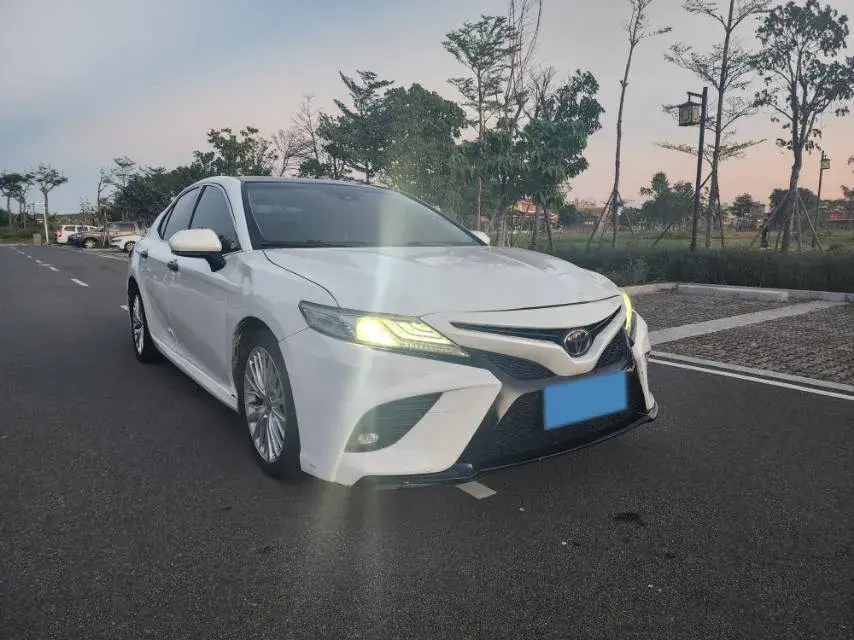 2018 TOYOTA CAMRY thumbnail 3